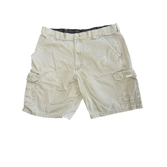 Wrangler Other - Wrangler Men's Cargo Shorts Beige Size 36 Casual 7-Pocket Design